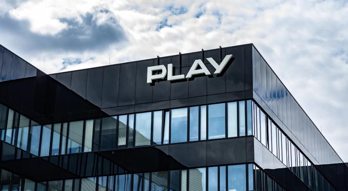 UOKiK uderza w Play. "Jakby taksówkarz doliczał do rachunku ratę za leasing"