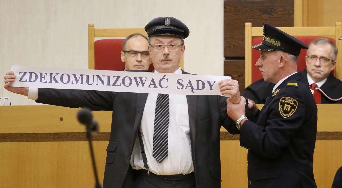 "Zdekomunizować sądy". Incydent przed rozprawą w Trybunale Konstytucyjnym