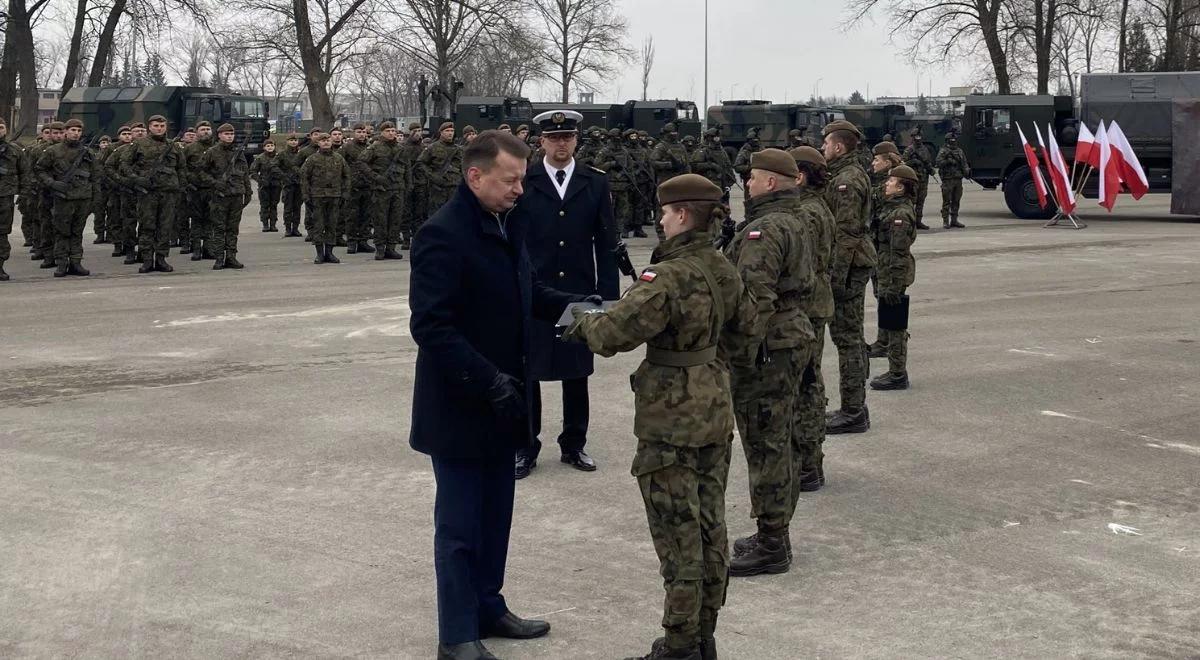 Szef MON na zaprzysiężeniu żołnierzy WOT. "Bardzo ważne, żeby Wojsko Polskie było coraz liczniejsze"