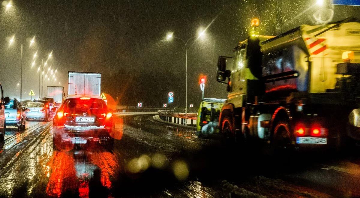 Ciężka sytuacja na drogach. Marznące opady i mgły utrudniają jazdę. GDDKiA ostrzega