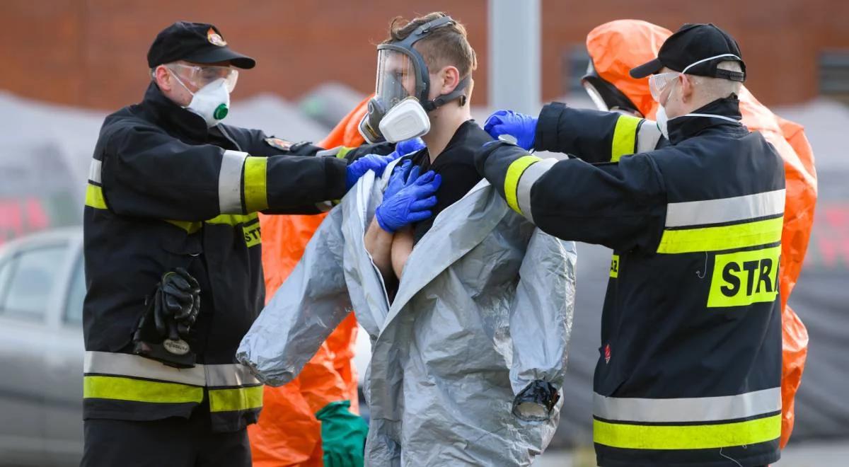 Strażacy w walce z COVID-19. Wyjeżdżają w zastępstwie pogotowia ratunkowego