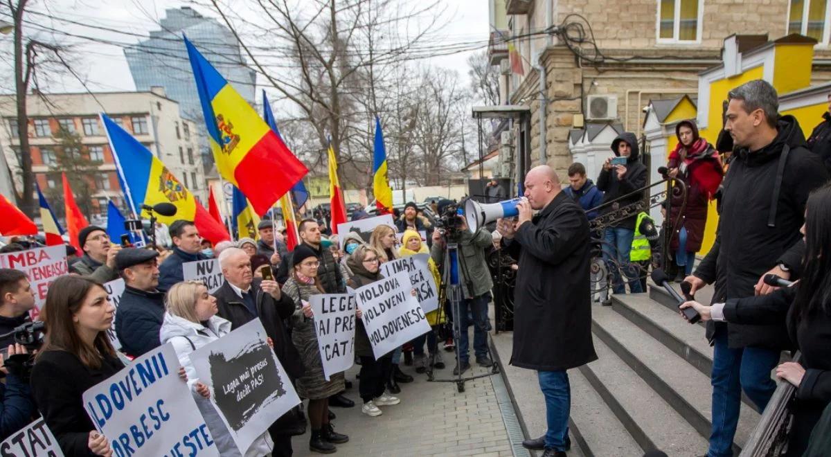 Mołdawia: prorosyjskie ugrupowanie szkoli ludzi z "rzucania kamieniami i rozpylania dymu". Alarmujące doniesienia