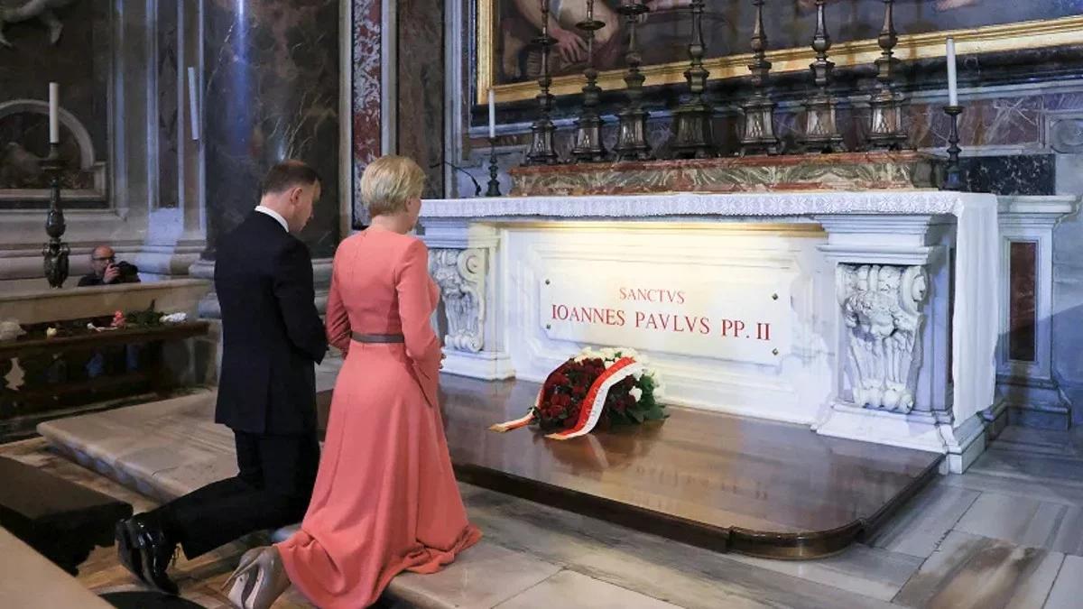 Para prezydencka w Rzymie. Hołd dla Jana Pawła II i symboliczna ceremonia