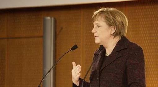 Angela Merkel o Kaddafim, "despocie": powinien ustąpić