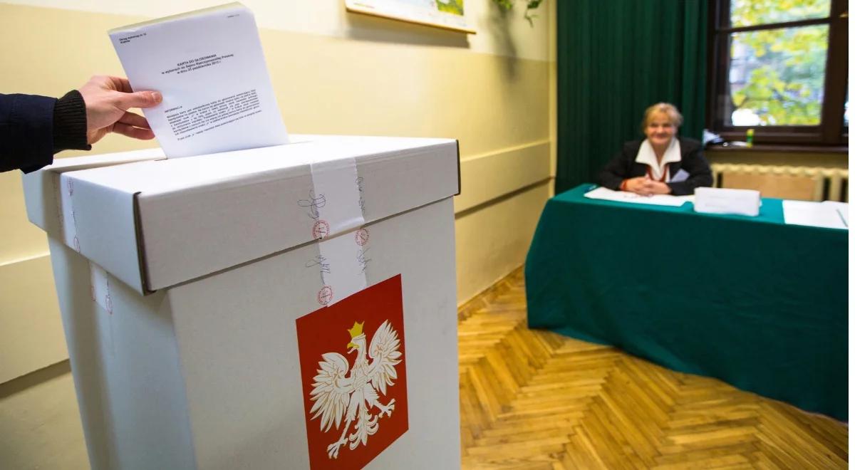 Szybkie tempo kampanii wyborczej w Warszawie. Komentarze