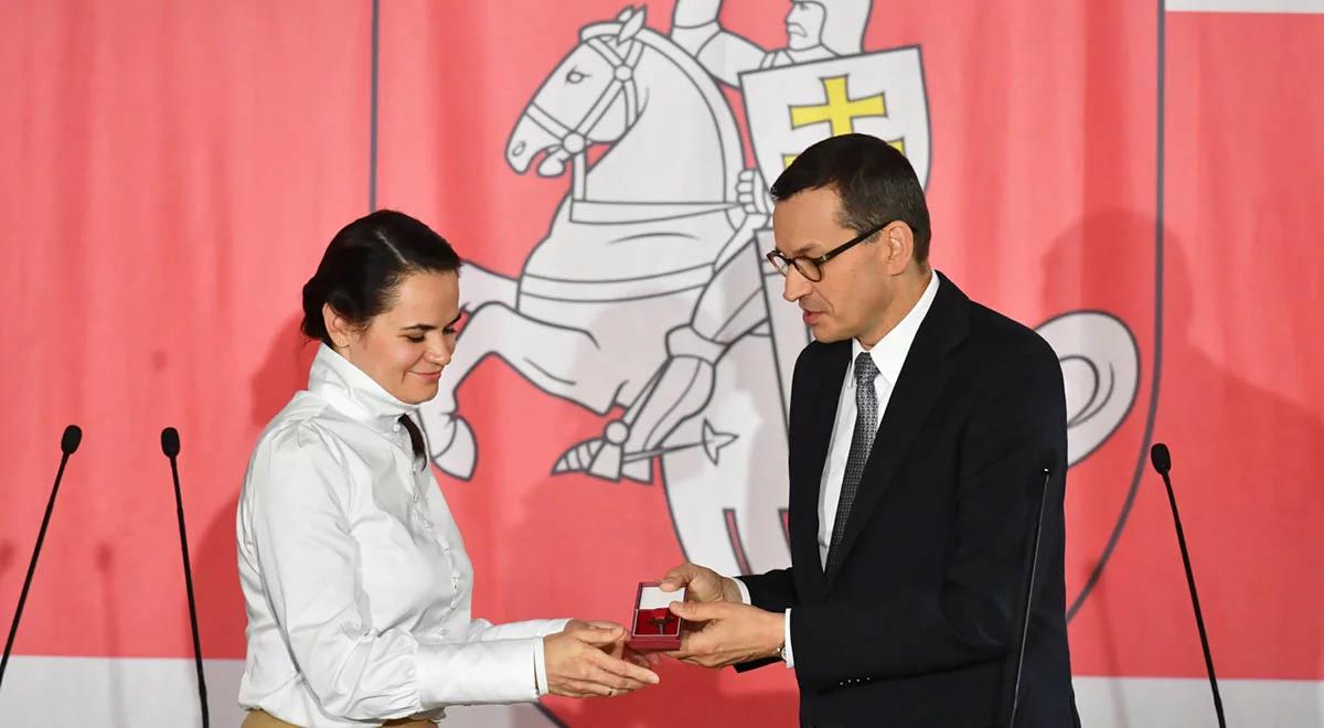 Premier przekazał Swiatłanie Cichanouskiej symboliczne klucze do nowej siedziby Domu Białoruskiego