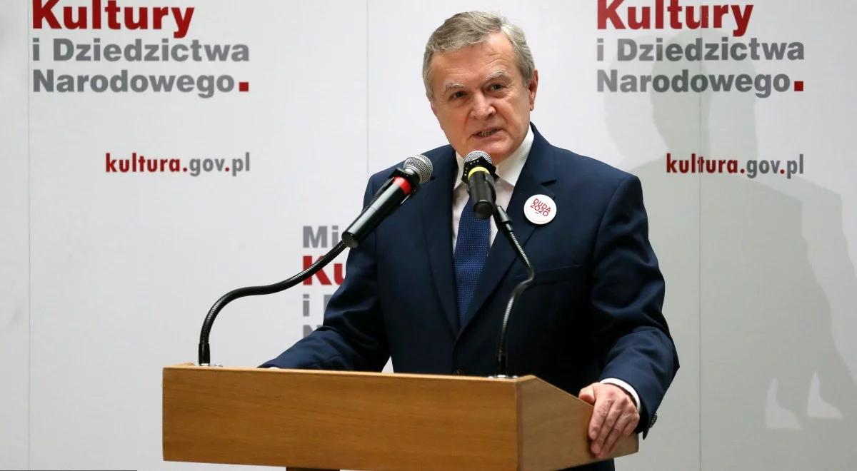 "Chodzi o przesuwanie granic w celu niszczenia naszej kultury". Gliński o działaniach LGBT