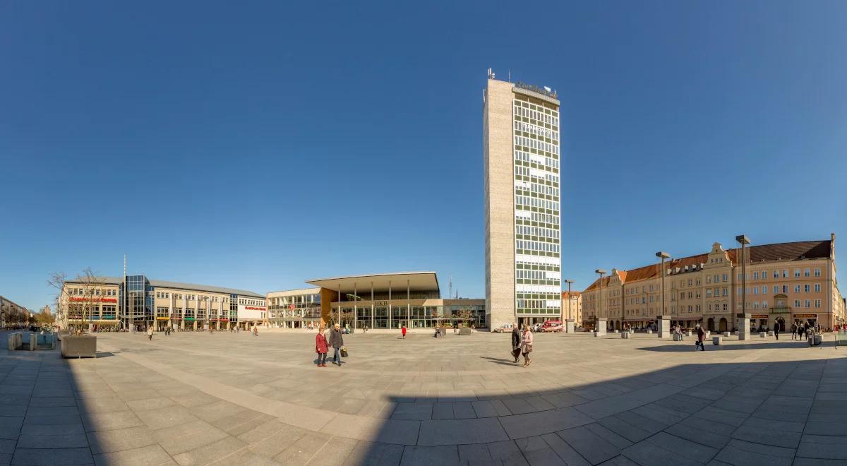 "Koniec z betonem w centrach miast". Resort środowiska chce więcej zieleni