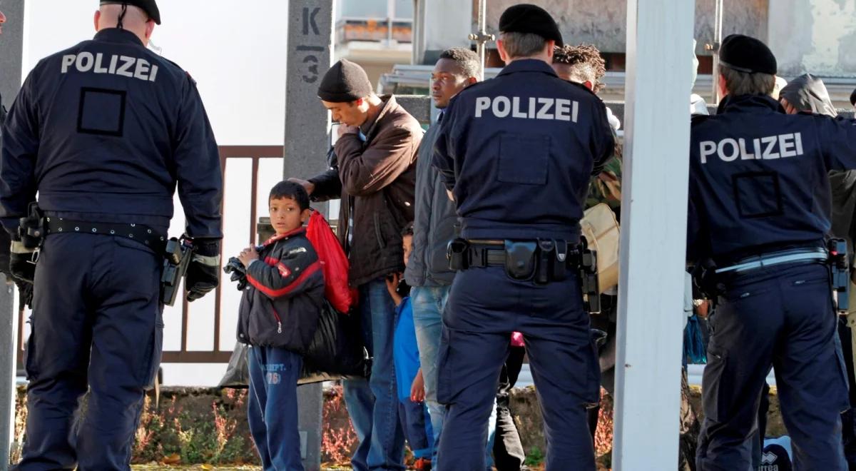 Kryzys migracyjny: tysiące uchodźców napływają do Niemiec. Spór w niemieckim rządzie narasta