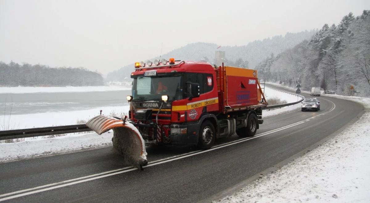 Uwaga na śnieg i śnieg z deszczem. GDDKiA apeluje do kierowców o ostrożność na drogach