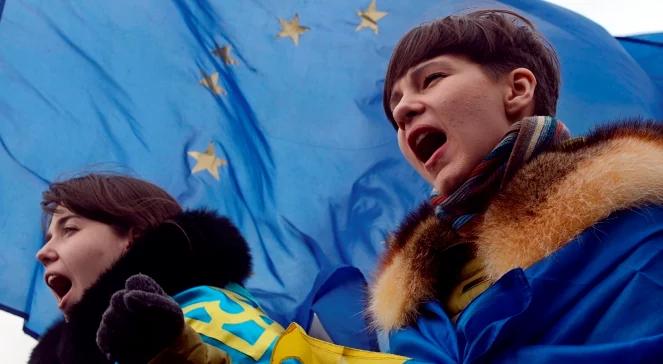 Ukraina dalej od UE. Wielkie manifestacje w Kijowie