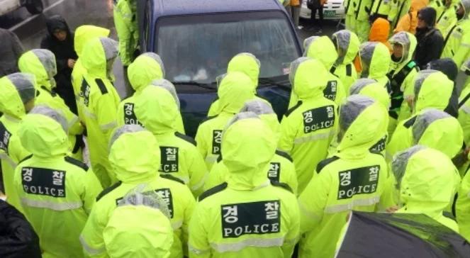 Korea Płd. posłuchała gróźb: policja zablokowała balony