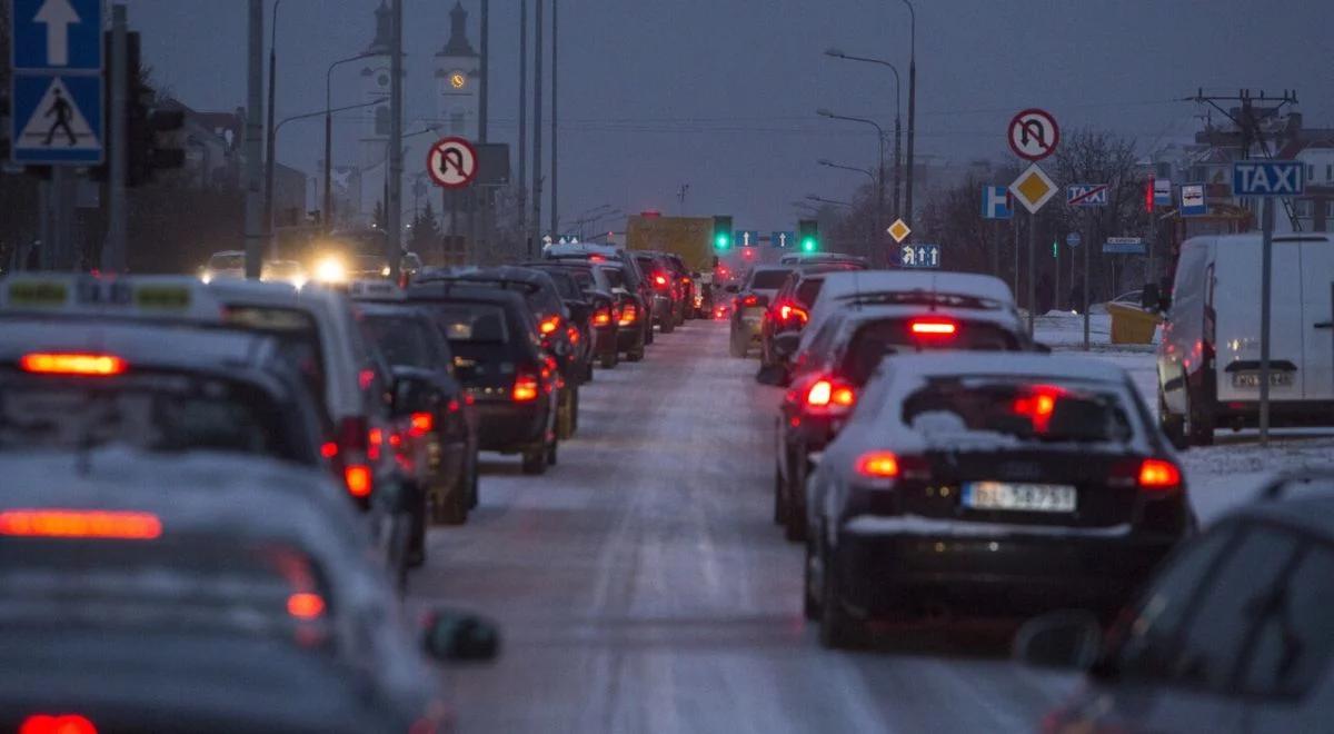 Pierwsze uderzenie zimy? IMGW ostrzega: śnieg i zawieje śnieżne