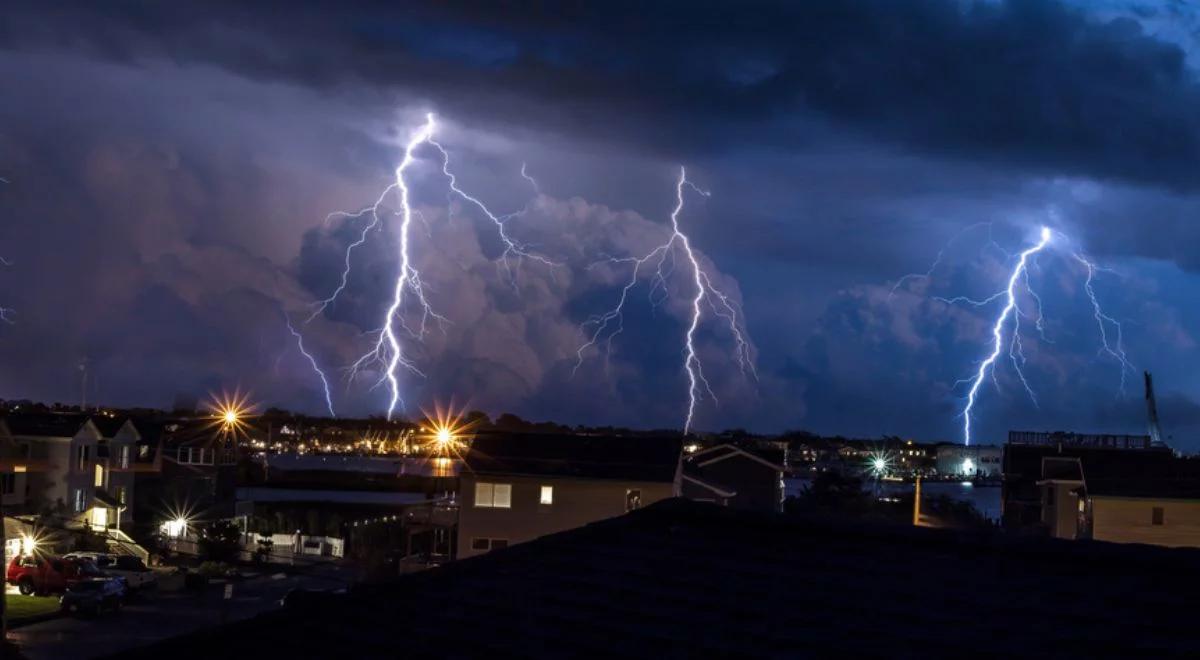 Potężne nawałnice nad Polską. Pożar po uderzeniu pioruna