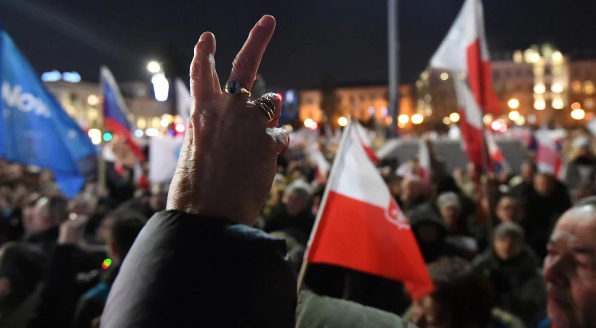 "Stop dewastacji Polski" - manifestacje KOD i opozycji w całym kraju w 35. rocznicę stanu wojennego