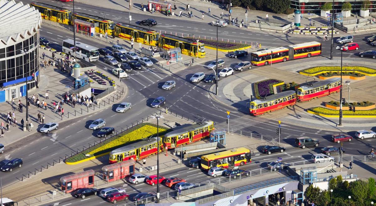 Warszawa zamyka centrum dla starych aut. Złożono już 1,5 tys. wniosków o wyłączenie z obostrzeń