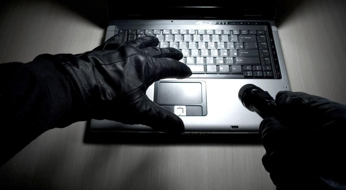 Islamscy hakerzy zaatakowali znaną telewizję. Państwo Islamskie: będziemy kontynuowali "cyber-dżihad"