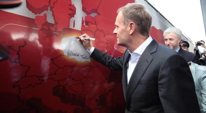 Premier podpisał lokomotywę i wyruszył nad morze