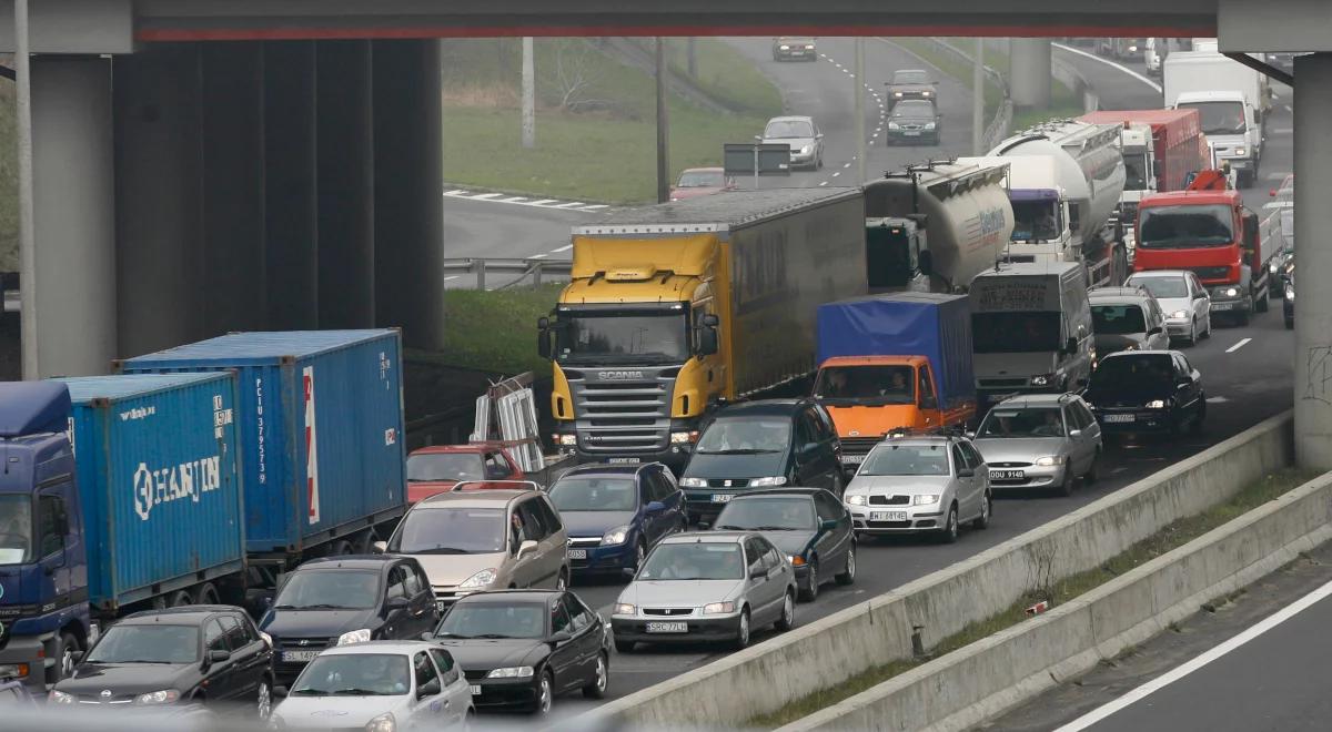 Trudne powroty z długiego weekendu. Wypadki i korki