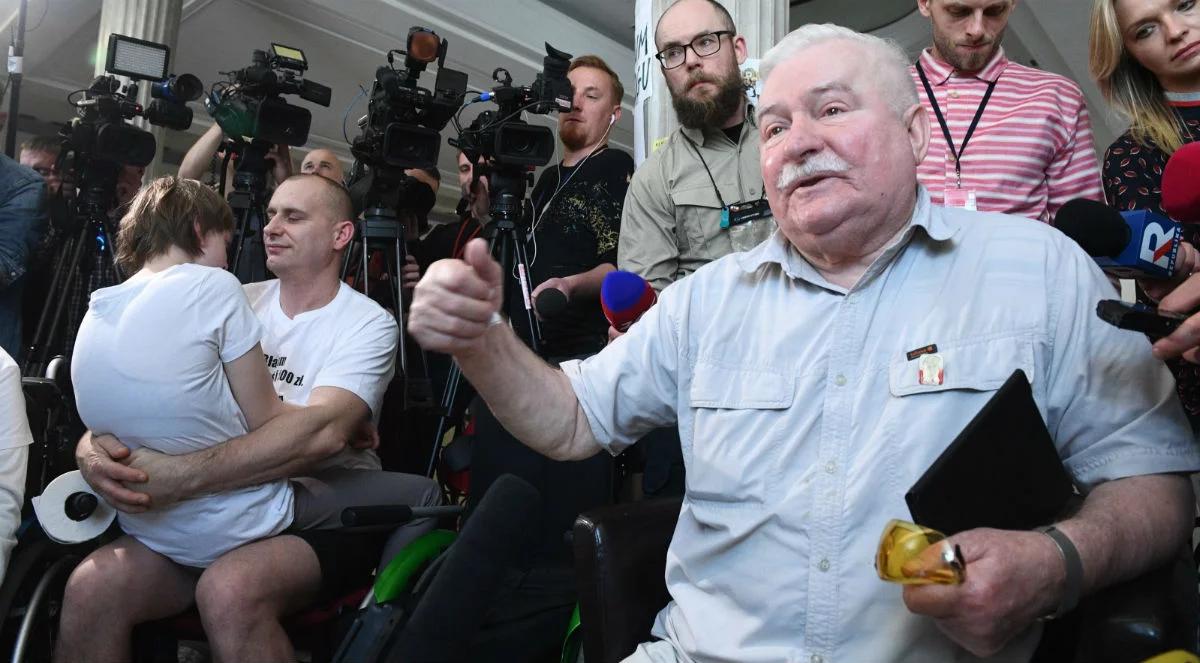 Lech Wałęsa do protestujących w Sejmie: powinniśmy być z wami solidarni