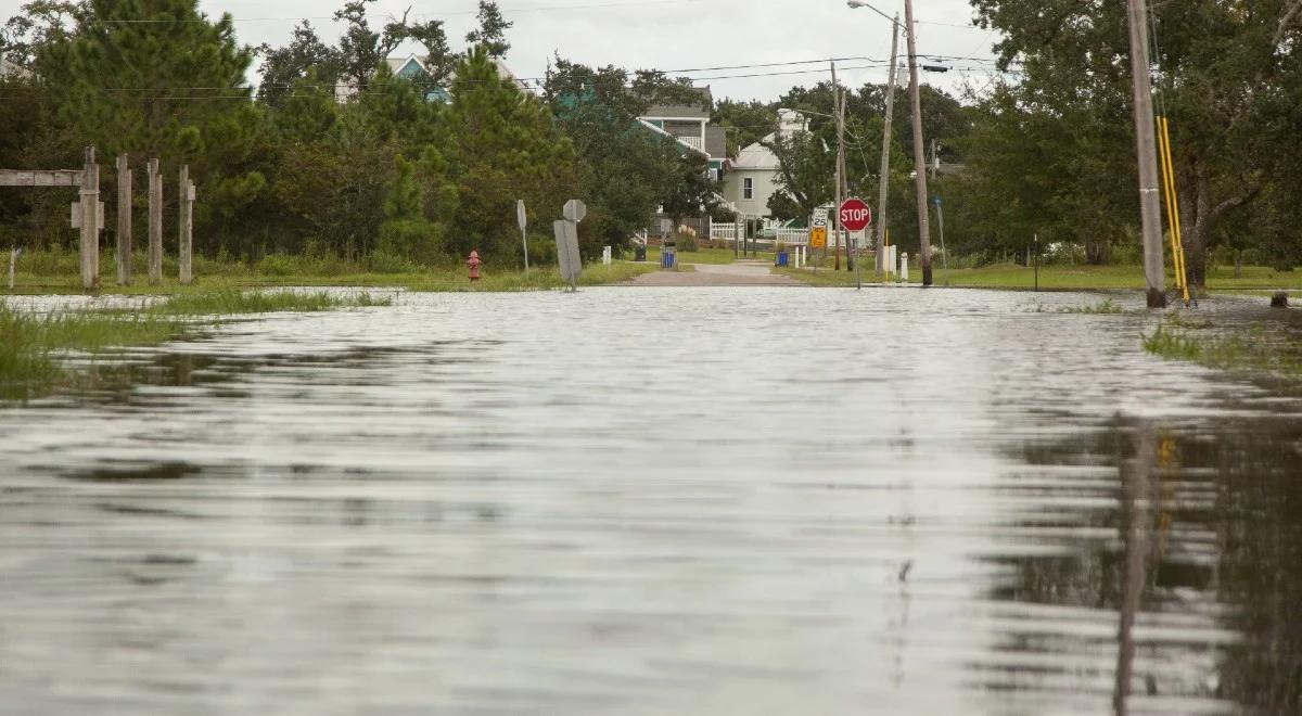 USA: powodzie w stanie Tennessee. Ratownicy ewakuują mieszkańców z zalanych domów