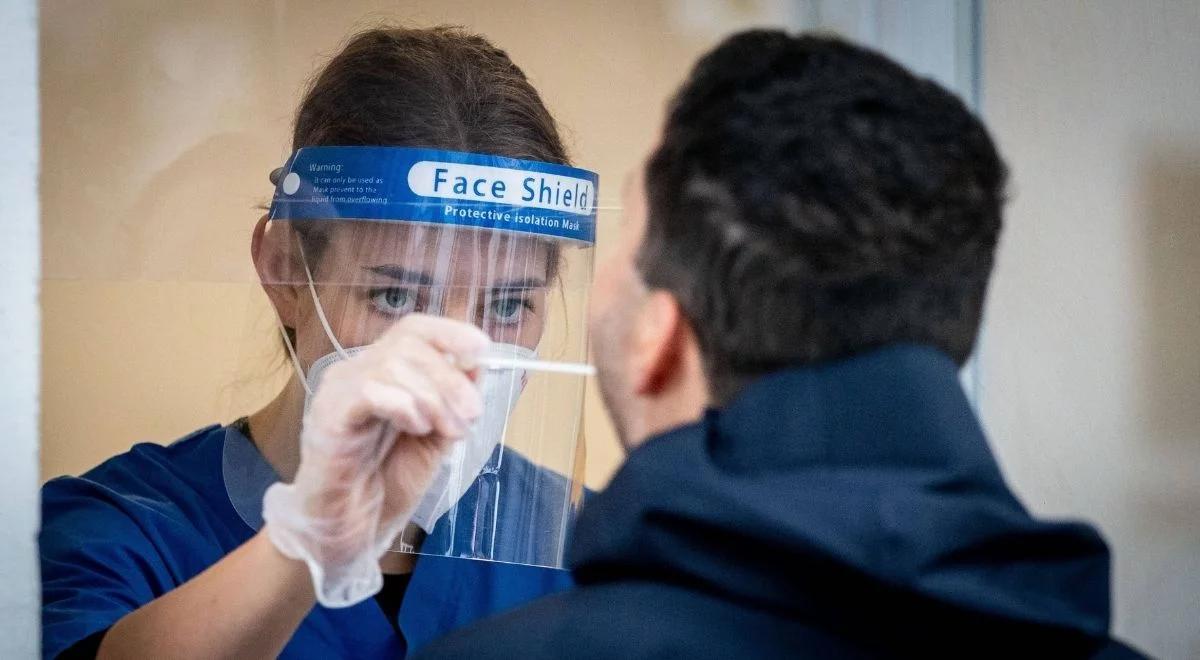 "Za miesiąc może zabraknąć wolnych łóżek w szpitalach". Niepokojące doniesienia z Włoch