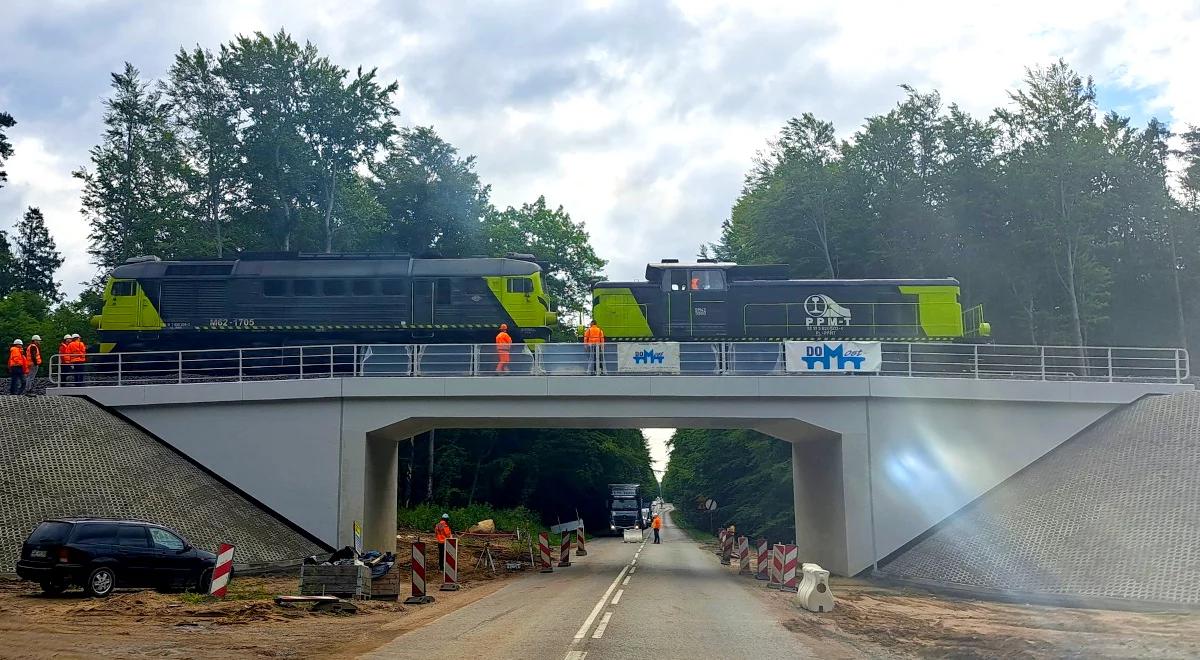 116 ton i wiadukt ani drgnął. Trwają próbne obciążenia nowej infrastruktury kolejowej w okolicach Kartuz