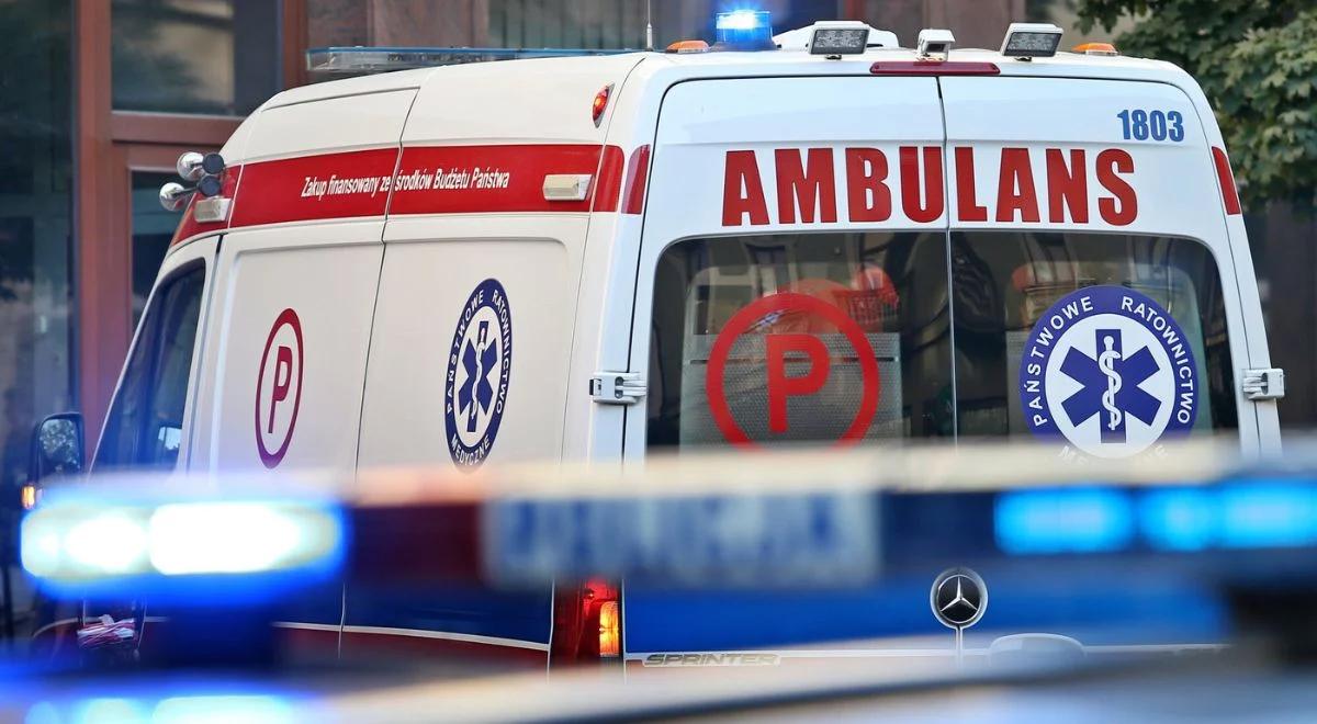 Policjanci założyli mu kajdanki, chwilę potem zmarł. "Zachowywał się irracjonalnie"