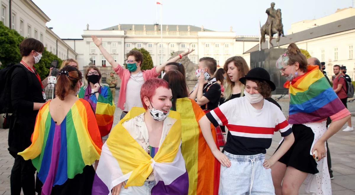 "Tęczowe disco" w Boże Ciało. Politolog: trzeba wykrzywionej wyobraźni, by tego dnia robić taki event