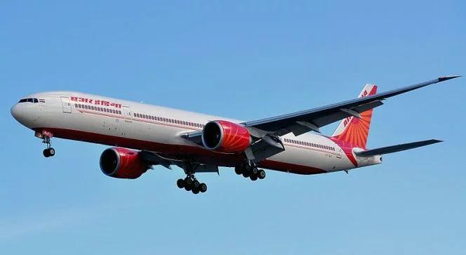 Awaryjne lądowanie w Indiach. Pilot był w toalecie