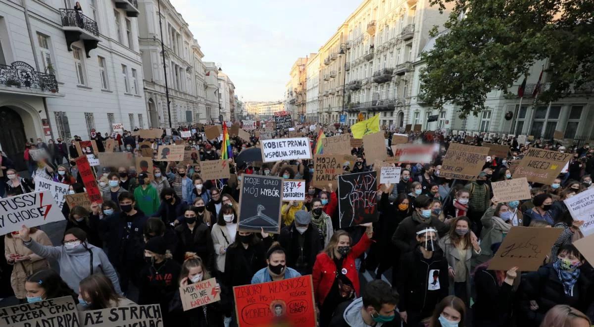"Trudno będzie uspokoić nastroje protestujących". Anna Szarzyńska o demonstracjach po orzeczeniu TK