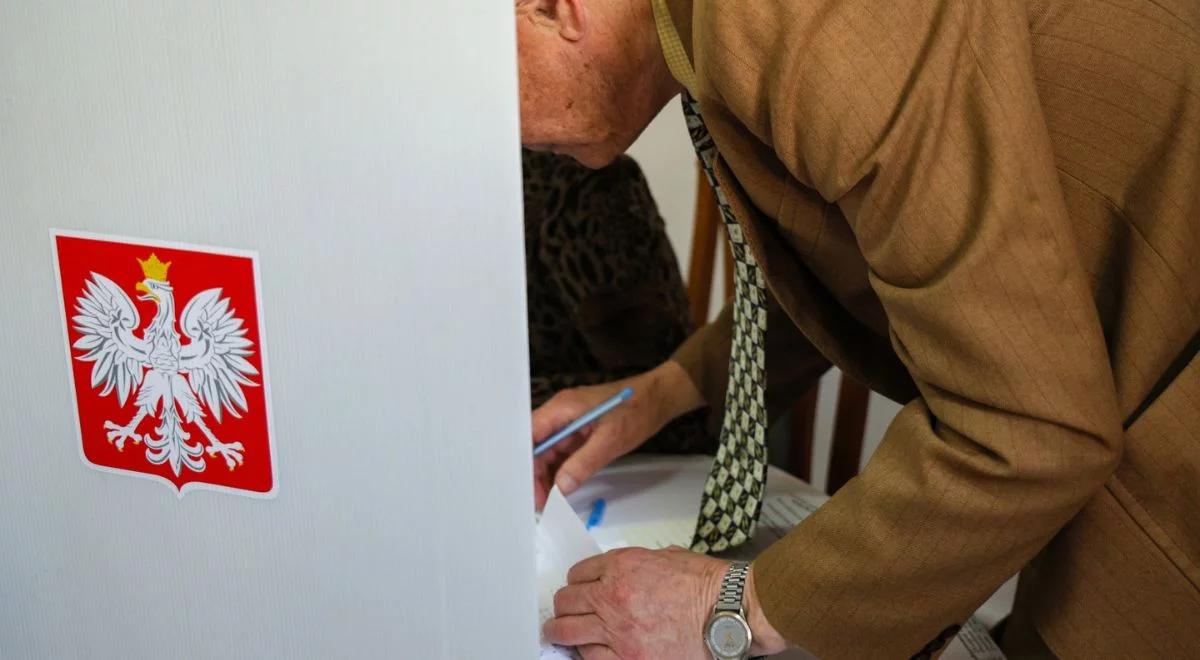 Wadliwe karty do głosowania w Warszawie. Szefowa KBW zabrała głos