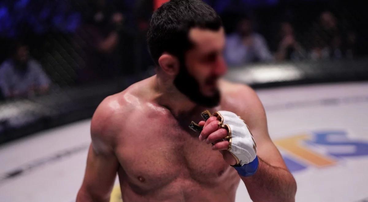 Proces znanego zawodnika MMA oskarżonego o handel kradzionymi samochodami opóźniony