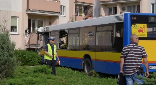 Kierowca zasłabł? Wypadek autobusu w Płocku