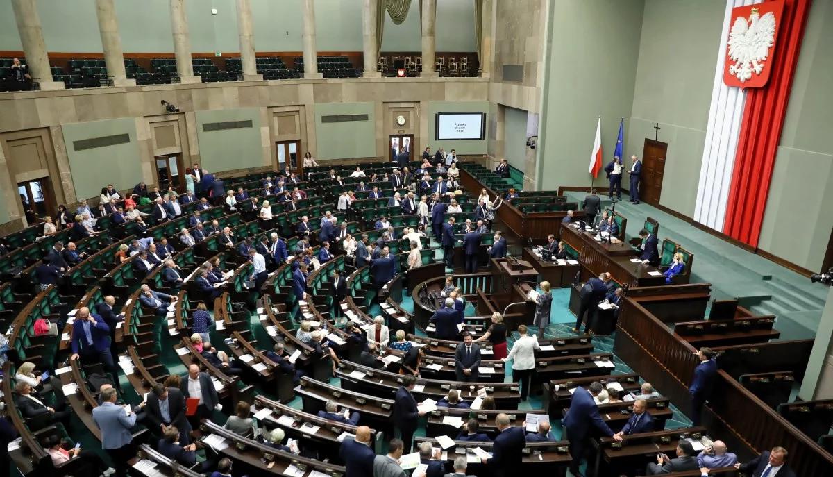 Najnowszy sondaż: PiS na czele, Nowoczesna poza Sejmem
