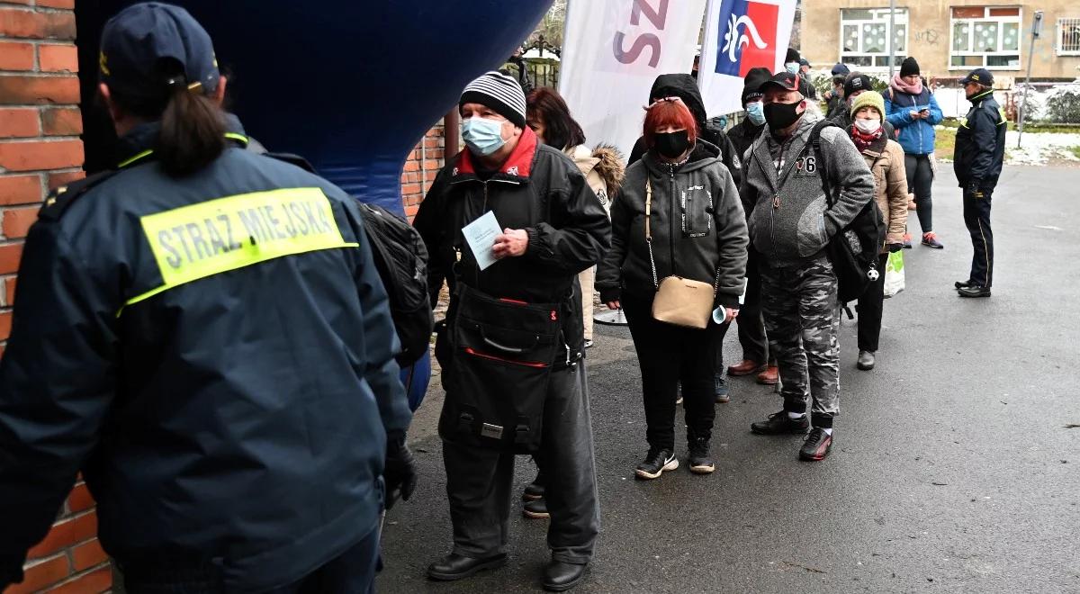 Gorący posiłek w 44 miastach Polski. Caritas organizuje wigilie dla potrzebujących