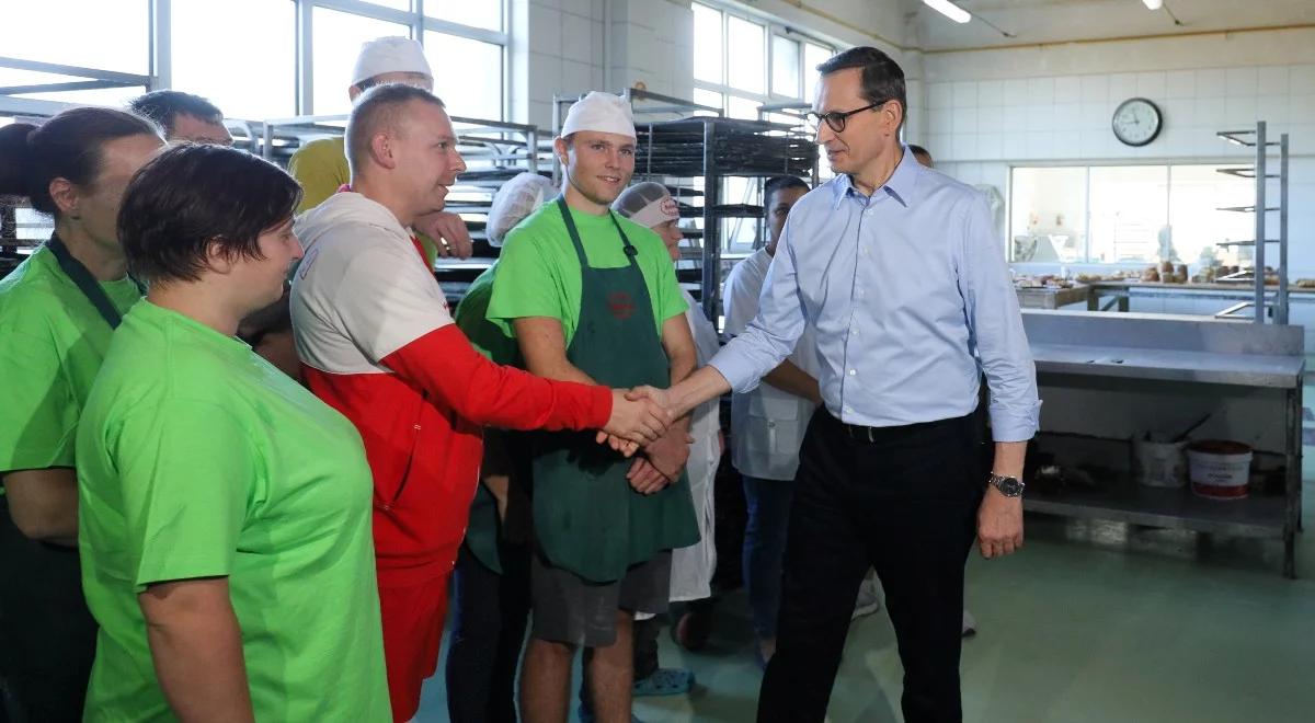 Premier Morawiecki: płaca minimalna jest dzisiaj dużo bardziej godna niż za rządów Tuska