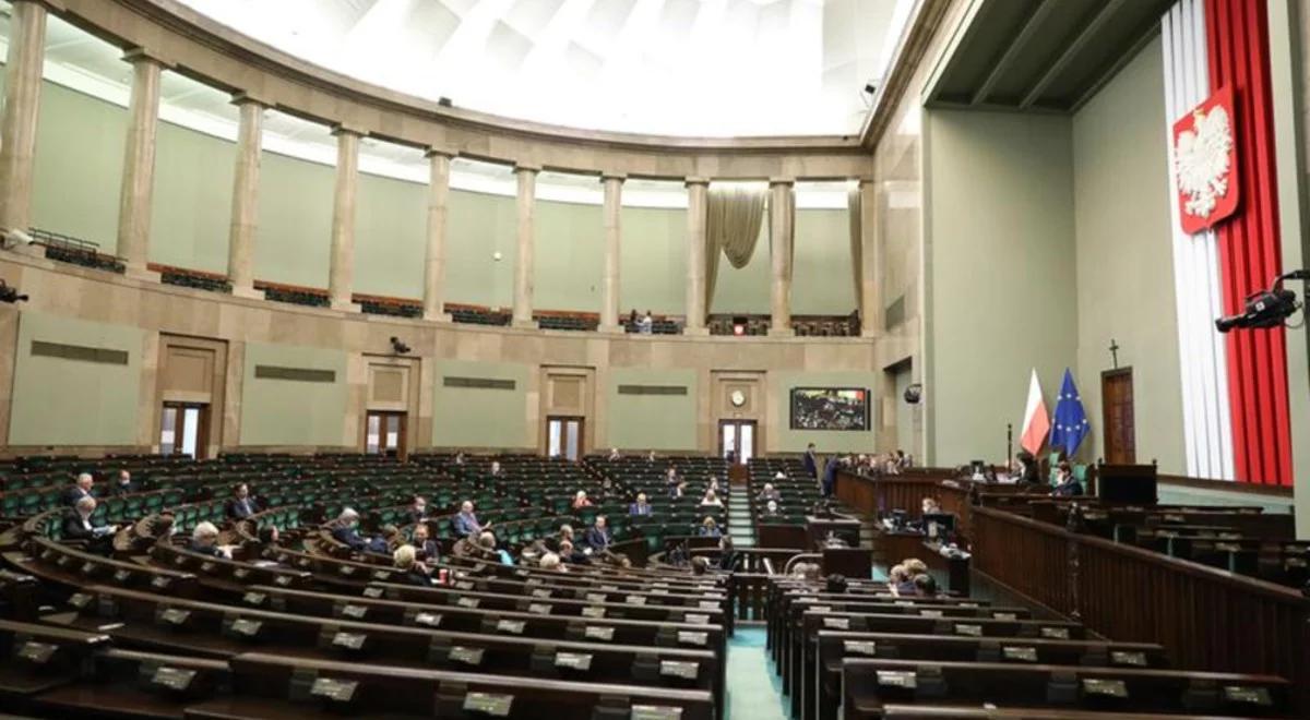 Zjednoczona Prawica zdecydowanie na czele. Nowy sondaż poparcia