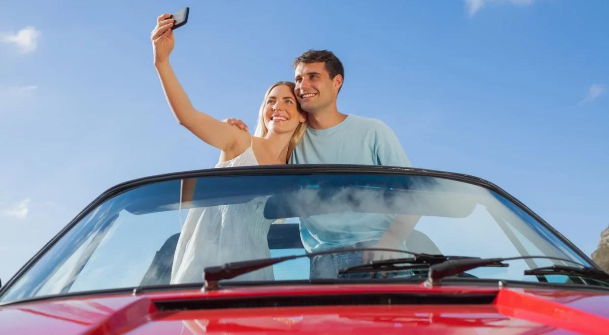 Selfie wysokiego ryzyka. Rosyjskie MSW ostrzega przed autoportretami z bronią 