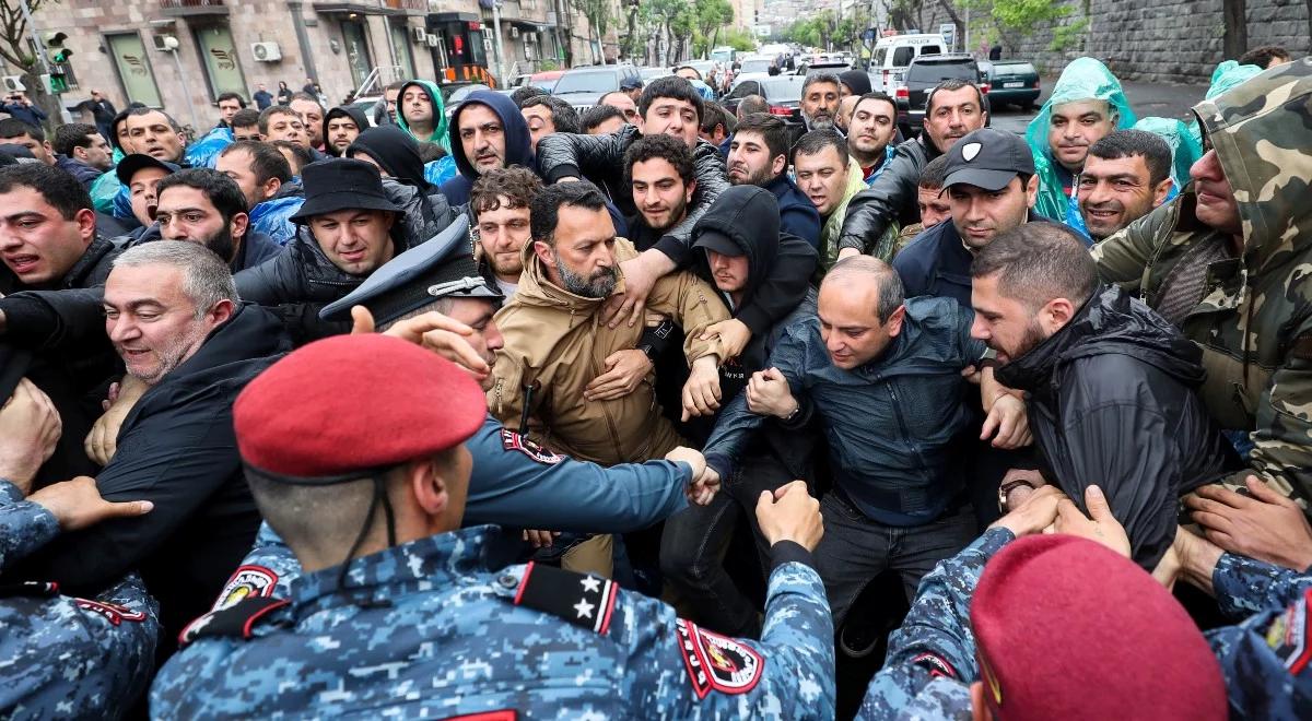 Niespokojnie w Armenii: opozycja domaga się dymisji premiera. Protesty ws. Górskiego Karabachu 