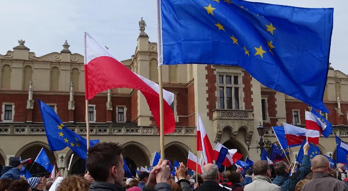 "Pod tymi flagami jest konflikt". Józef Orzeł o europejskości i niepodległości