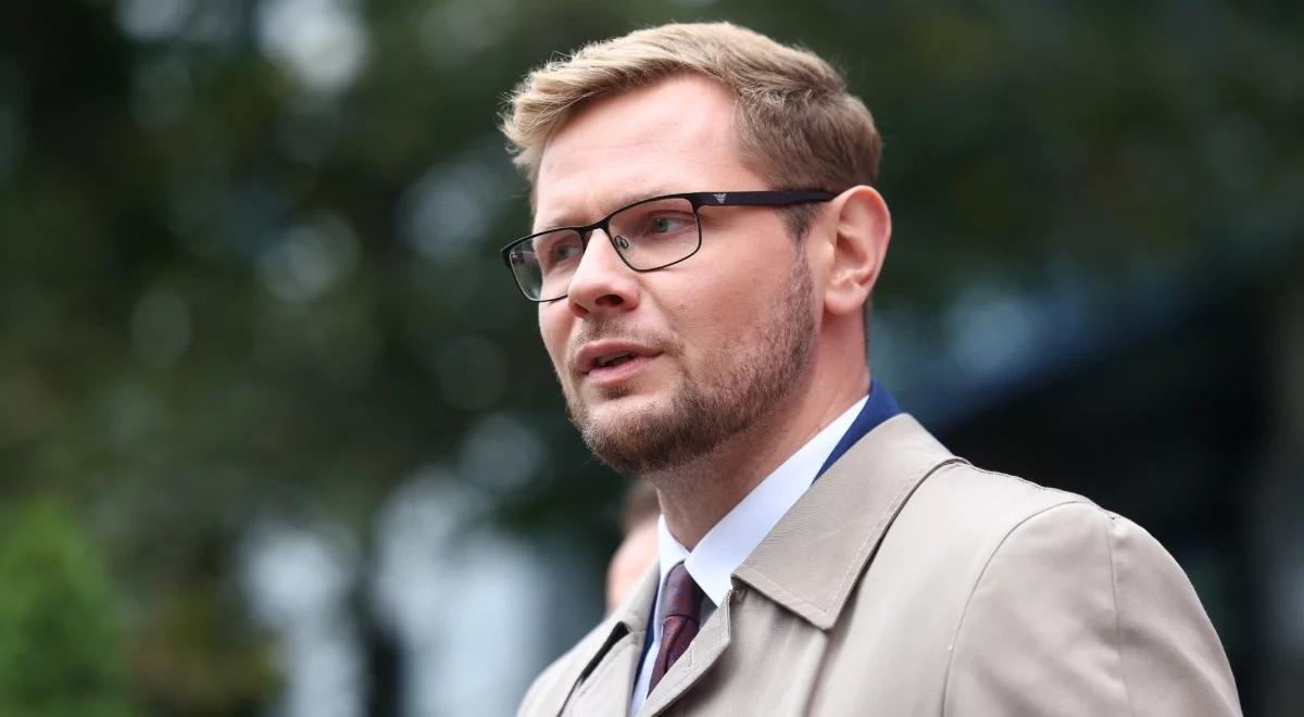 Michał Woś wezwany do prokuratury. Chodzi o zarzuty w sprawie Pegasusa