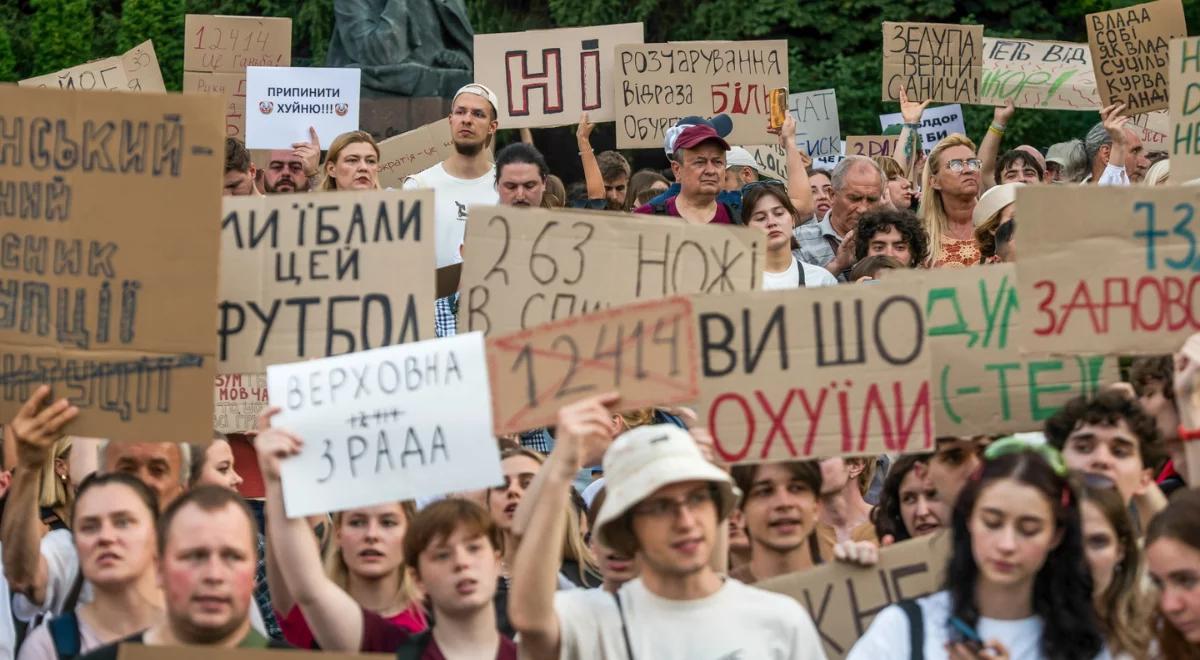 Fala protestów w Ukrainie. „Front ginie, zaplecze chroni korupcję"