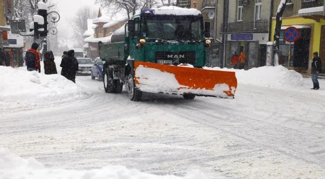 Śnieg jeszcze popada, ale w weekend ma być lepiej