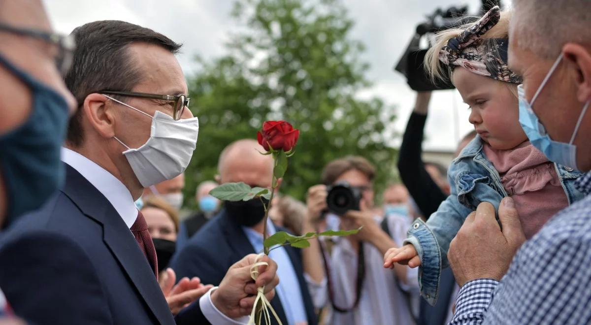 Podziękowania dla rolników i złożenie kwiatów. Premier z wizytą na ziemi siedleckiej