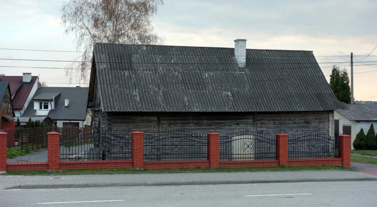 Rolnicy chcą pozbyć się azbestu z dachów. Rząd szuka dodatkowych pieniędzy na wsparcie tych działań