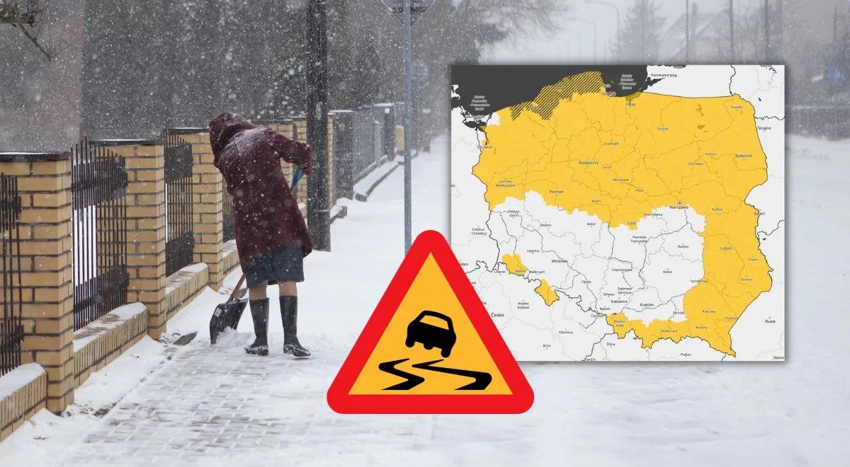 Padać będzie głównie śnieg, możliwe burze. Są alerty IMGW