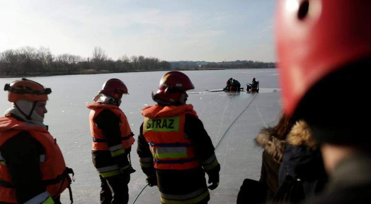 Wielkopolskie: dwoje wyłowionych z jeziora nurków zmarło mimo reanimacji