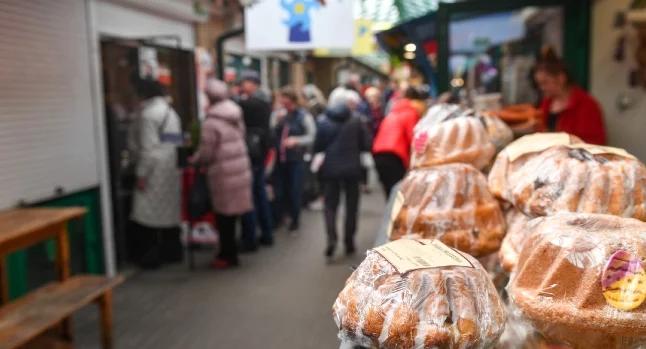 Zakupy w Wielką Sobotę. Sprawdź godziny otwarcia popularnych sklepów