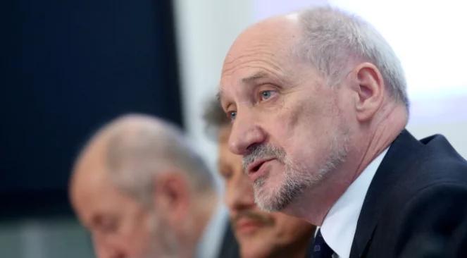 Śledztwo ws. katastrofy smoleńskiej: Macierewicz oskarża Tuska, Millera i Klicha